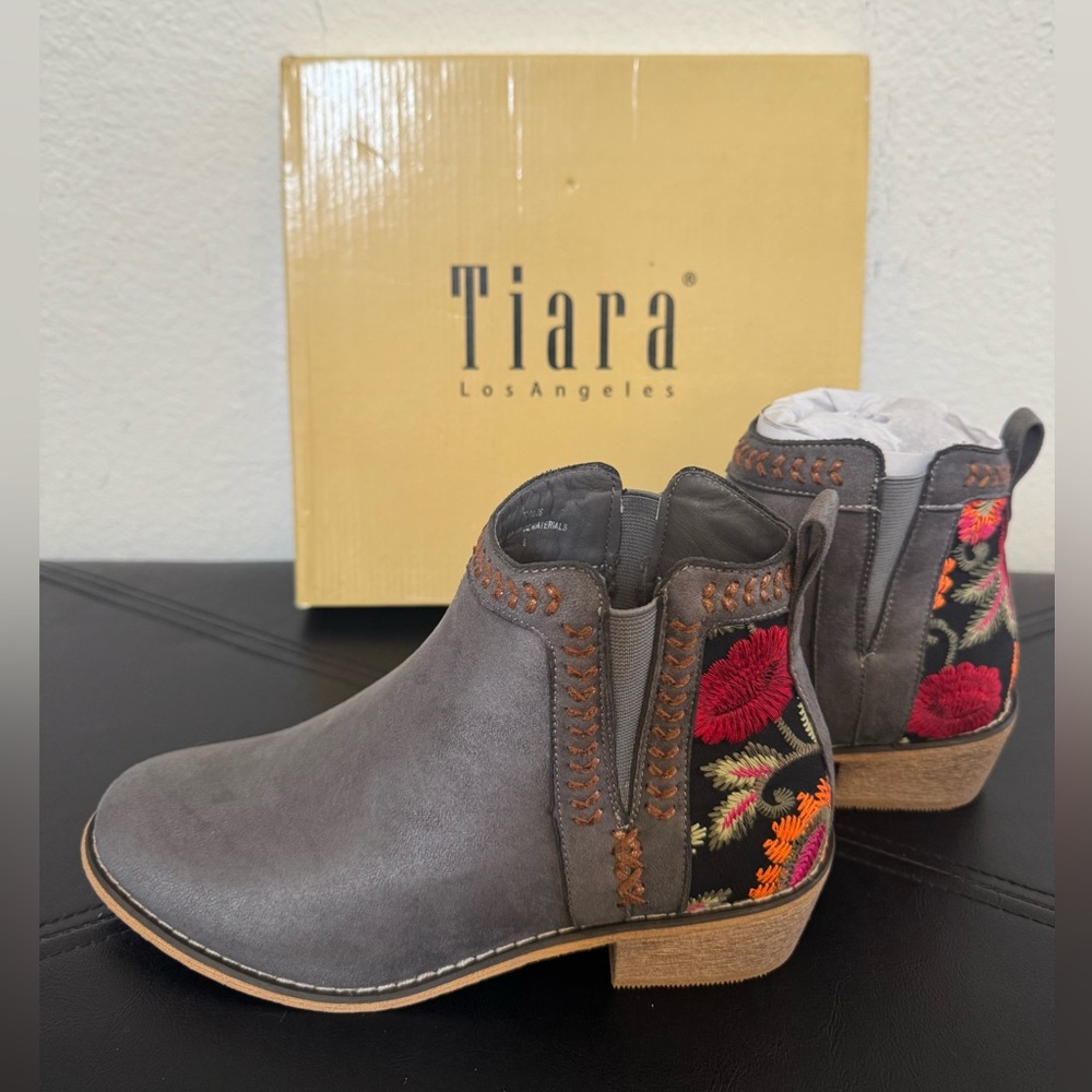 Tiara Women's Gray Ankle Boots with Floral Embroidery